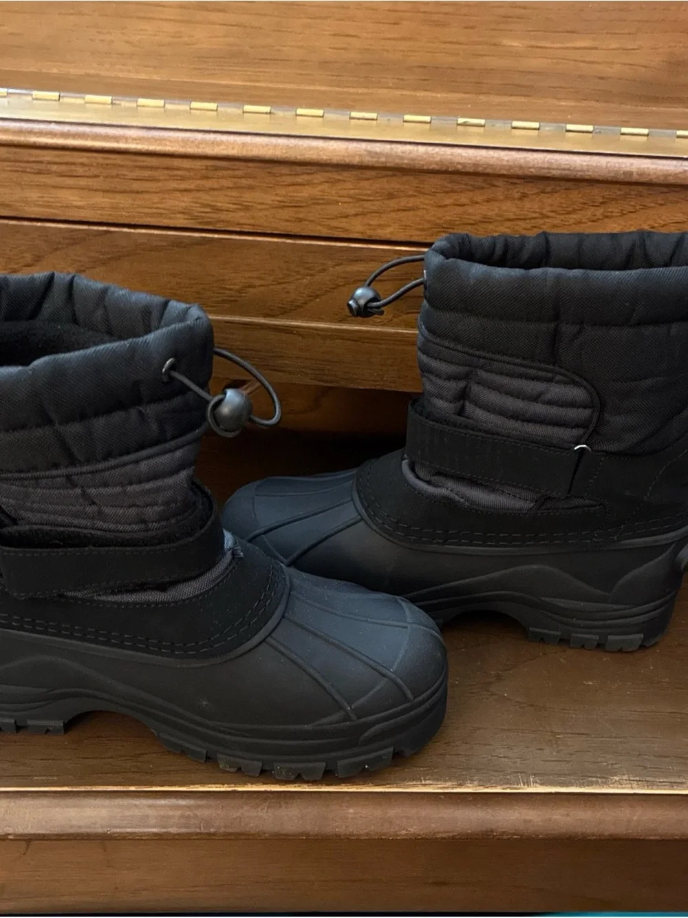 Khombu Kids Youth Waterproof Winter Boots with Hook-and-Loop Strap 6M Black
